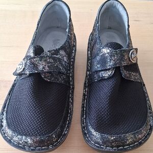 Stylish Kids Shoes with Multicolor Design